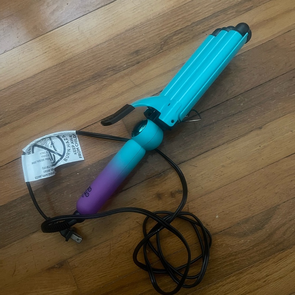 BedHead Triple Barrel Waver *Like New* - Picture 4 of 5